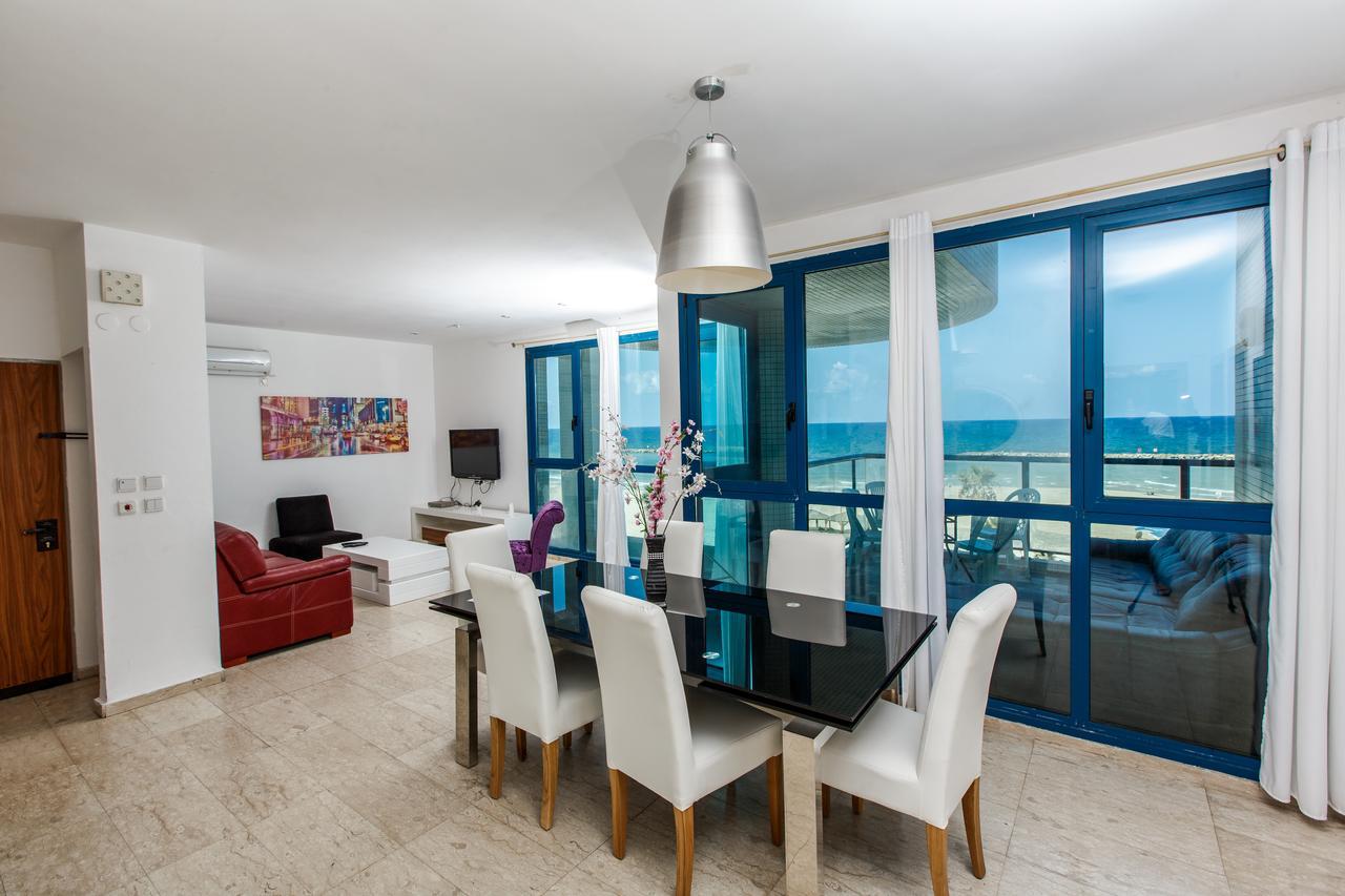 Ocean Front Apartments First Line To The Beach Tel Aviv Exterior foto