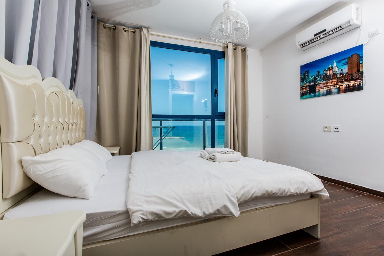 Ocean Front Apartments First Line To The Beach Tel Aviv Exterior foto