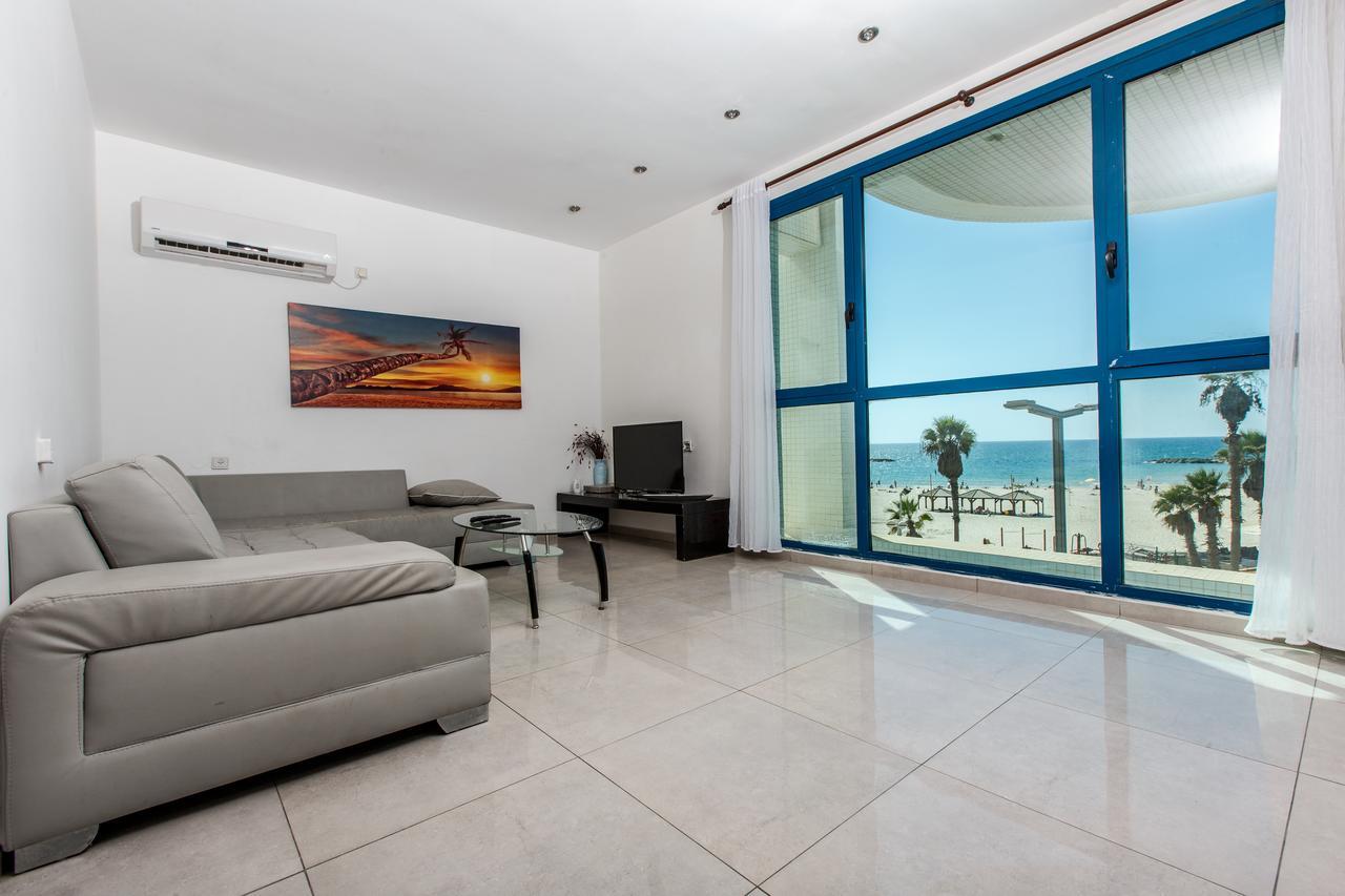 Ocean Front Apartments First Line To The Beach Tel Aviv Exterior foto