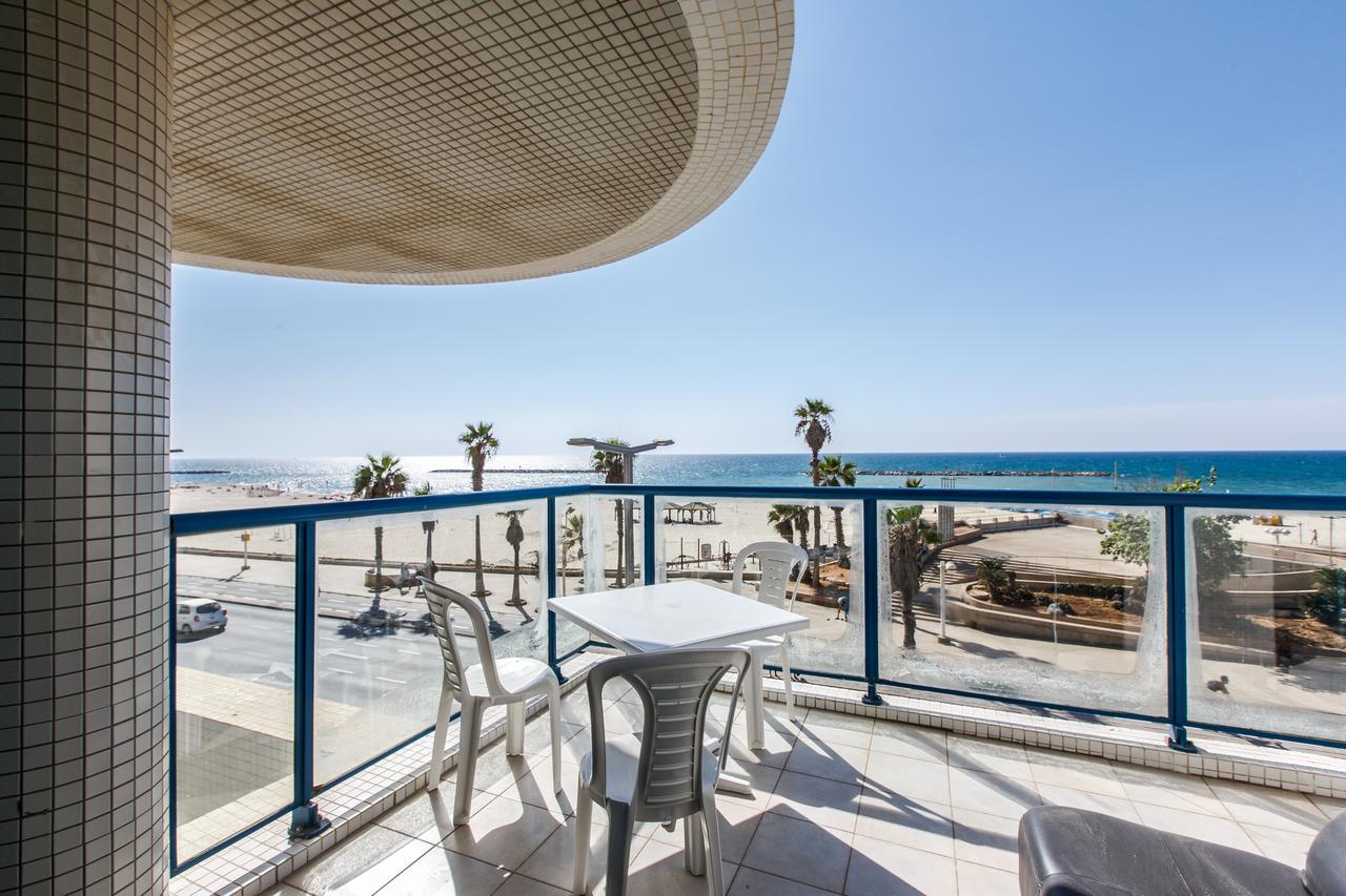 Ocean Front Apartments First Line To The Beach Tel Aviv Exterior foto