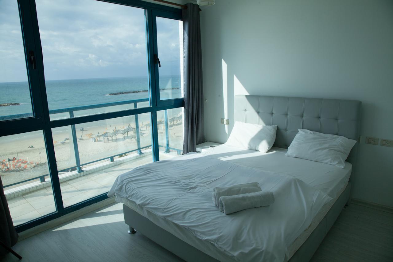 Ocean Front Apartments First Line To The Beach Tel Aviv Exterior foto