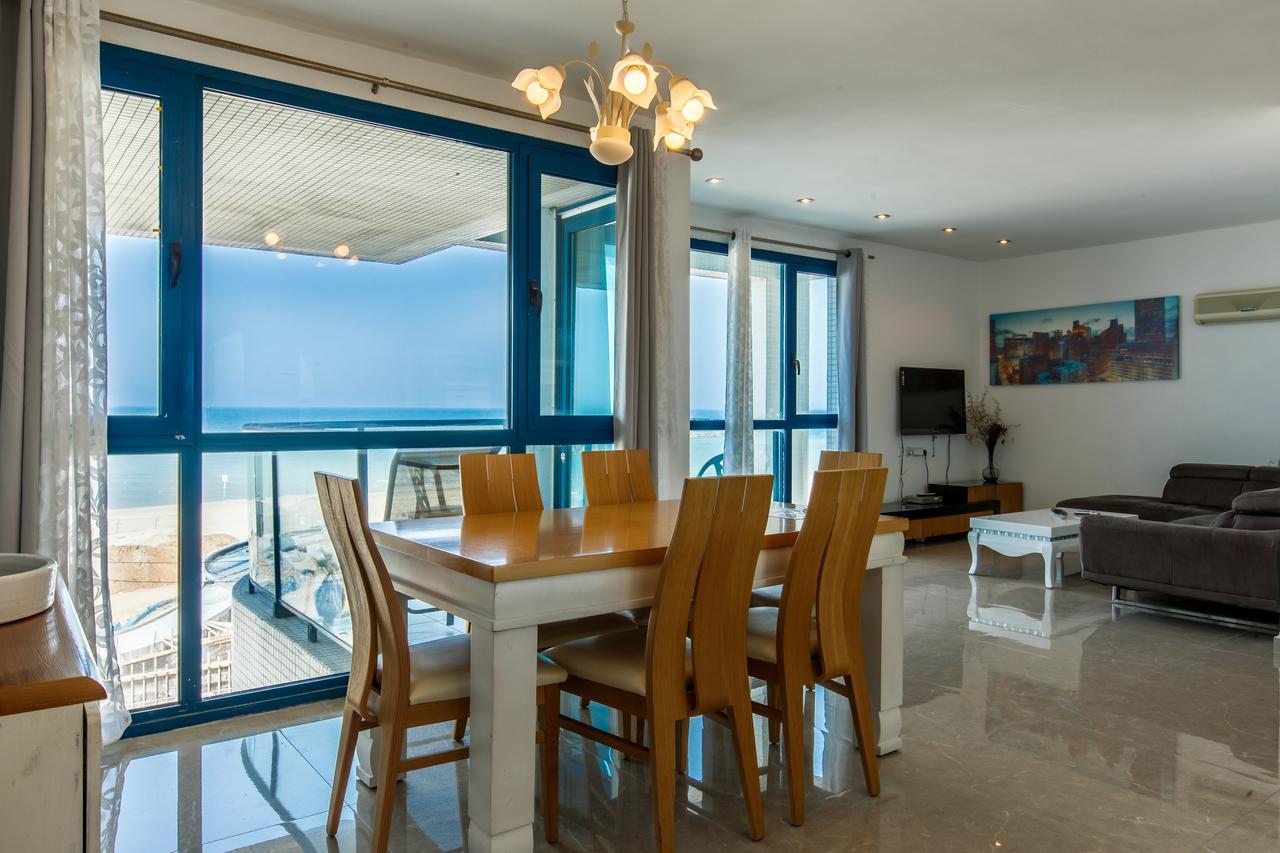 Ocean Front Apartments First Line To The Beach Tel Aviv Exterior foto